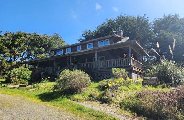 Relaxing Privacy Overlooking the Stunning Mendocino Coast