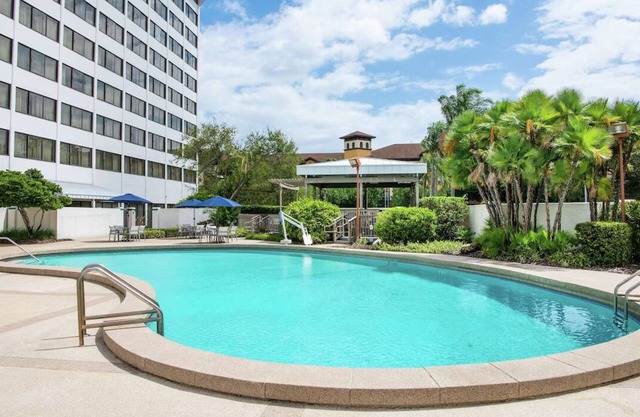 Relaxing Room with Pool Access - Perfect Tampa Stay Near the Airport