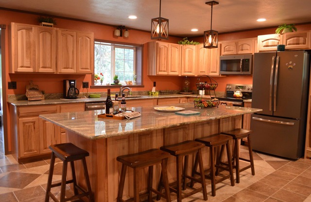 Relaxing, spacious cabin w/hot tub and Starlink's high-speed internet service