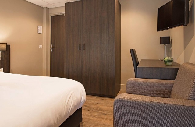 Relaxing Unit Near Hiking and Cycling Routes in Brabant, Free Parking Available