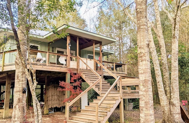 Relaxing, vacation! for 1 or 11 w/fire pit on the river!