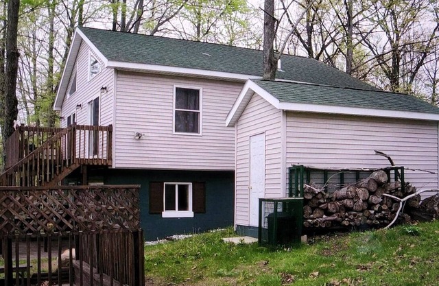 Remodeled 3BR 2BA Beachfront Cottage, Pet Friendly. All-Sports Lakefront