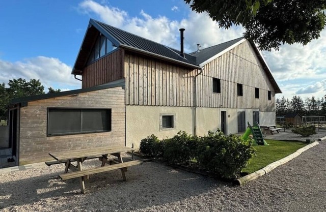 Renovated 160m² Comtoise farmhouse in the countryside
