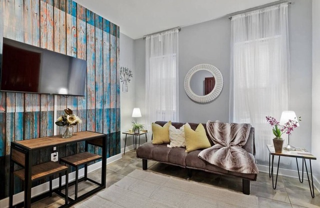 Renovated 2BR w/Amenities