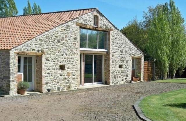 Renovated Barn with Private Pool, Large Garden, and Modern Amenities in Le Champ-Saint-Père