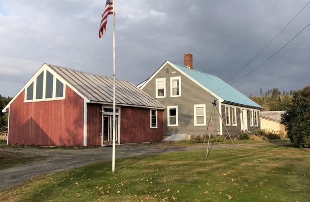 Renovated Barn 1 King Bed Studio and Entertainment Space