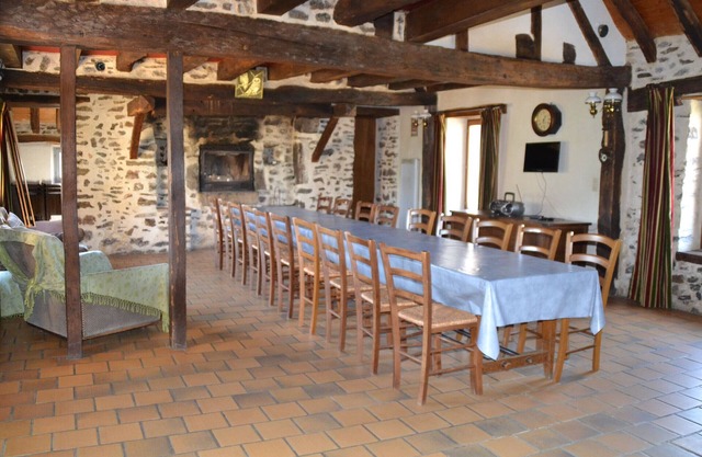 Renovated Farmhouse near 24H Le Mans with Large Yard & Volleyball Court