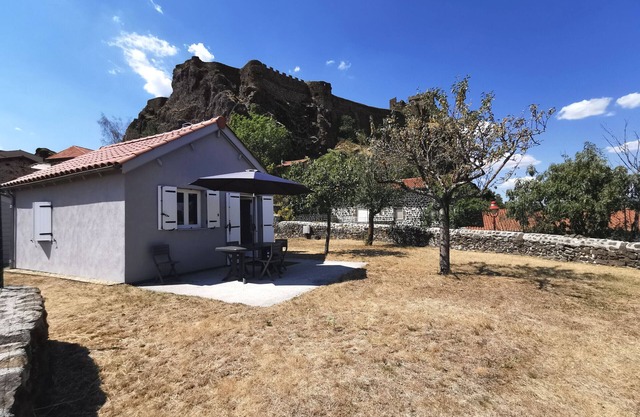Renovated house with large garden in Polignac
