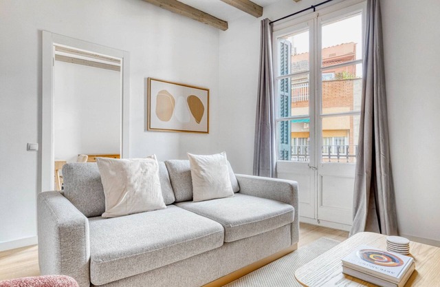 Renovated Sarrià 3br w/Balcony, by Blueground