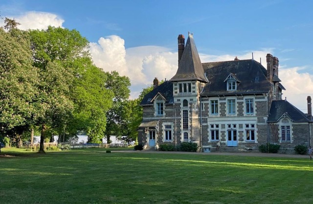 Rent property with swimming pool - bucolic setting - 20 beds
