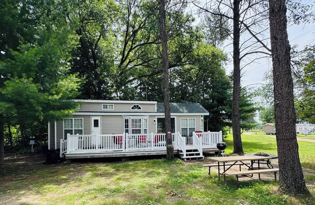 Rental Cabin #4 w/Queen bed