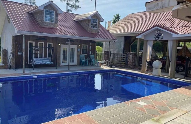 Resort-Style Cottage w/Pool @The House on the Hill