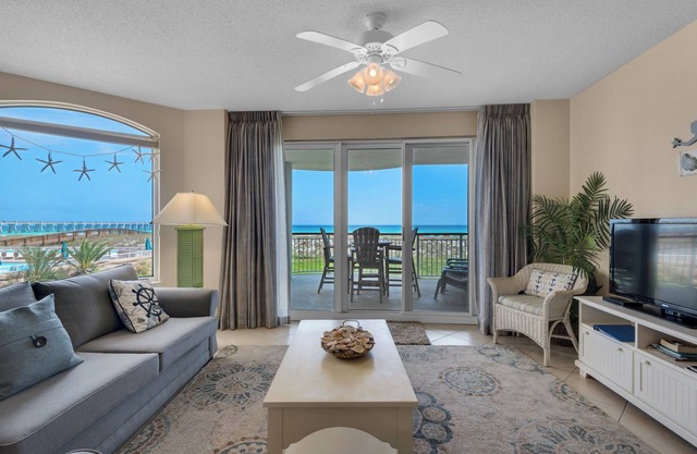 Rest-A-Shore - Clean and Spacious - Gulf Front with Pool