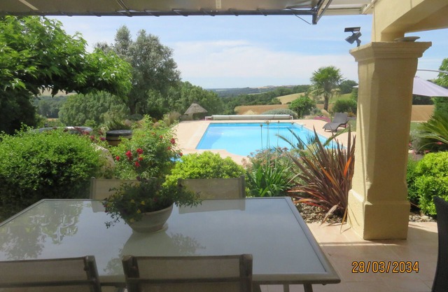 Rest and relaxation assured in this villa without opposite