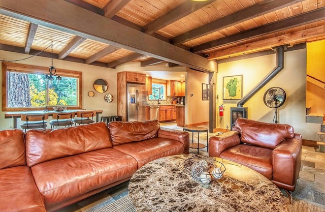 Restful North Ridge | 5 Minutes Walk to Shoreline