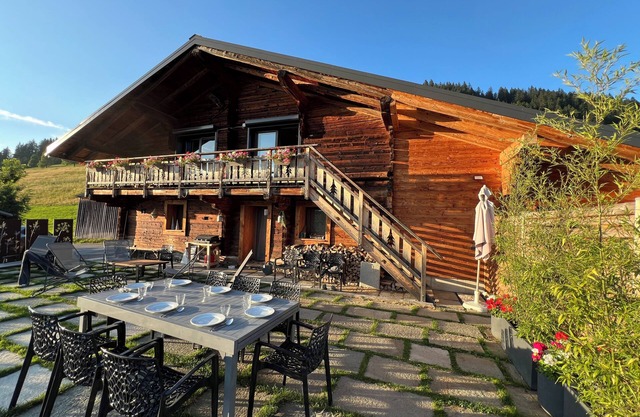 Restored farmhouse 8/12 pers 140 m2, luxury amenities. Pets allowed