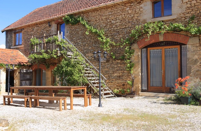 Restored farmhouse from the 17th century with swimming pool and beautiful views