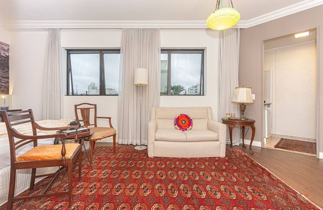 Retro flat unit in the heart of Jardins