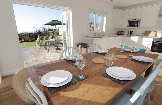 Rhossili Reach - Three Bedroom House, Sleeps 6
