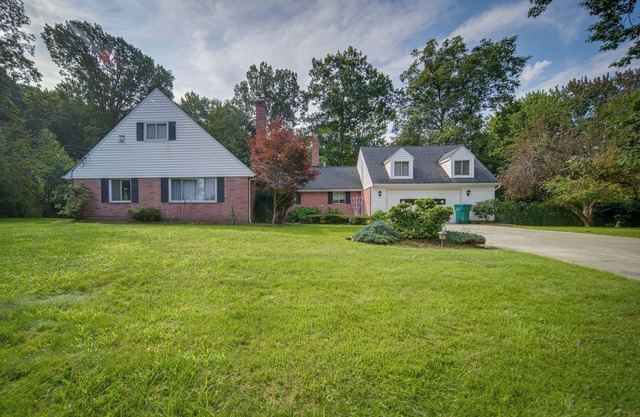 Richmond Heights Retreat w/Patio + Fire Pit!