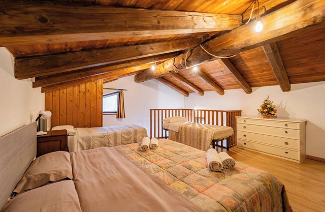 Rifugio la Rocca - Two Bedroom House, Sleeps 8