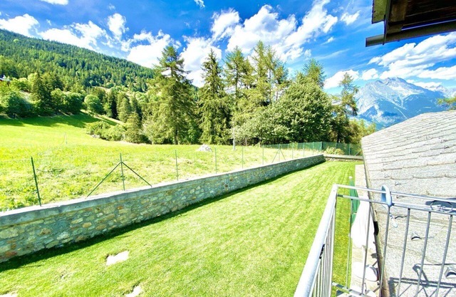 Rilassante Baita con Giardino Recintato