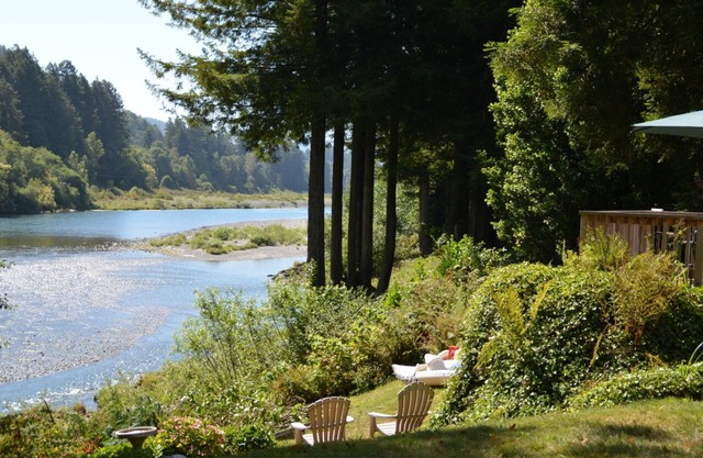 River Front Getaway Awesome Views Fish/Swim Out the Back Door