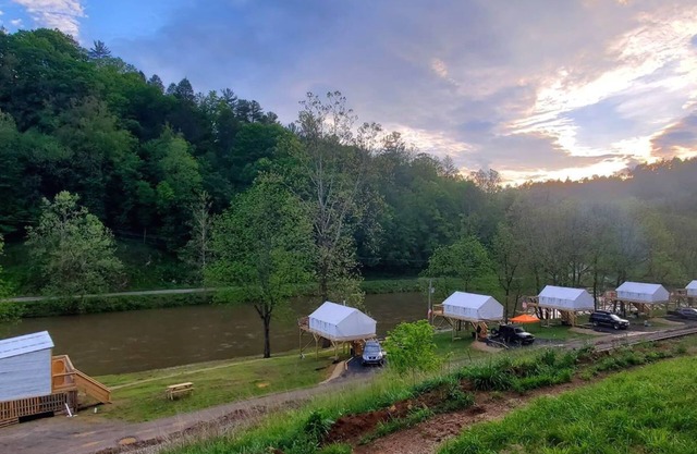 River Front Glamping- Rusty's Roost River Camp- Black Bear Tent