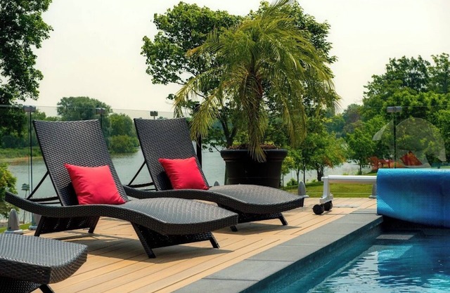 River front paradise, boat, kayak, swim, go to the racetrack, have fun, relax!