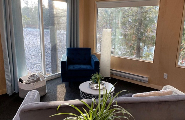 River's Edge Retreat | Quartz Glamping Cabin