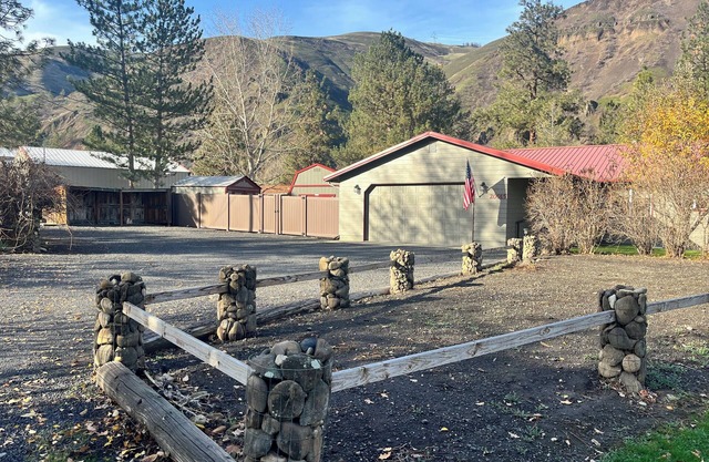 River Time House - Enjoy the Clearwater River in this lovely 3 bedroom home.