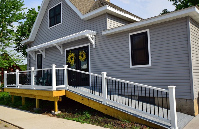 River View #1 - Charming 2-bedroom house with AC, WiFi in serene Iowa Falls