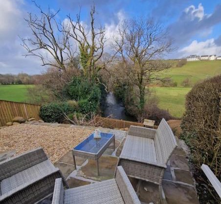 Riverbank Cottage, Dog Friendly. Swansea, Llanelli