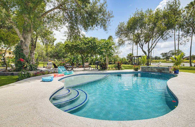 Riverfront Oasis w/Private Deck in Los Fresnos!