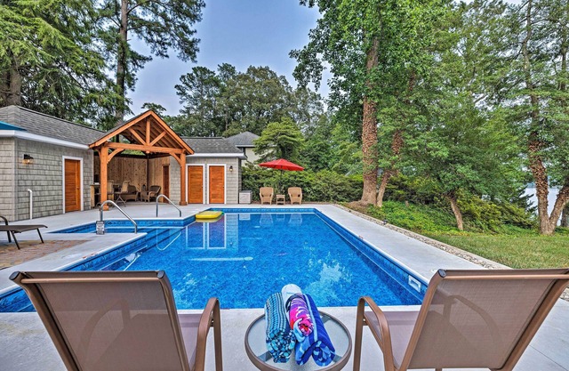 Riverfront Paradise w/Hot Tub & Pool in Kinsale!