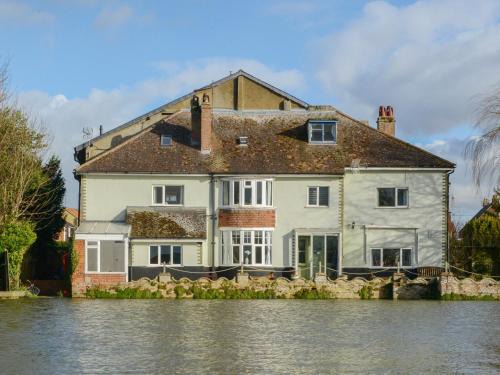 Riverside House