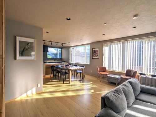 Riverside Moire - spacious & sunny