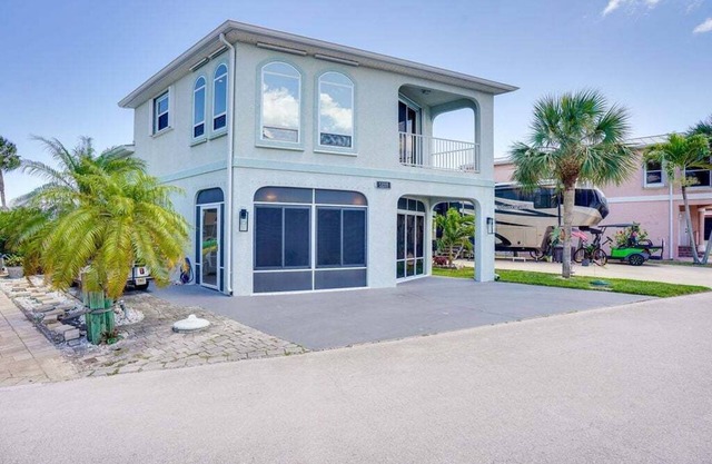 Riverview Beautiful remodeled 2 bd 2 bath beach home on Nettles Island