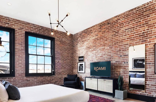 Roami at The Lola | Convention Center | Suite