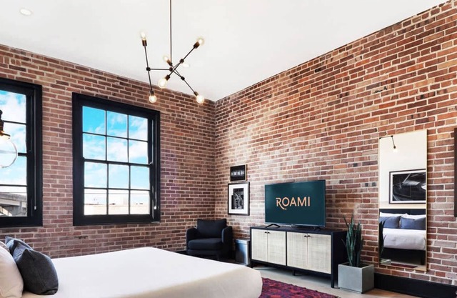 Roami at The Lola | Convention Center | Suite