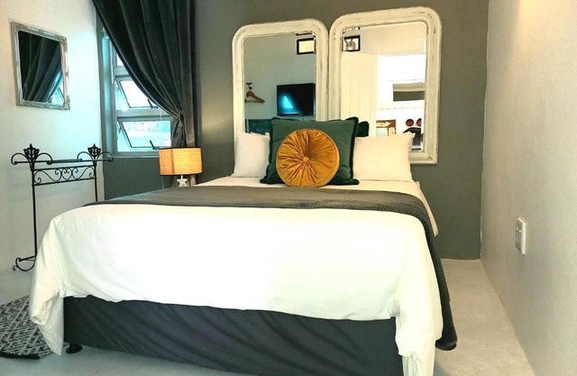 Rock Fig Suite - Villa Roc Guesthouse