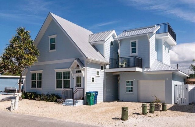 Romantic, Cute Cottage on Anna Maria Island. Close To Everything. Pet Friendly!