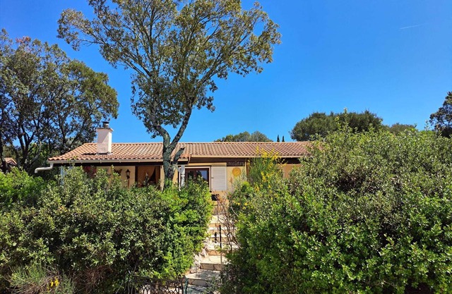 Romantic holiday house in the south of France in a green park with swimming pool