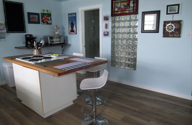 Romantic, oceanfront, renovated luxury cottage at a beach and near Halifax