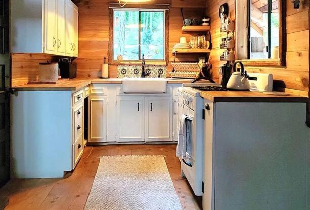 Romantic Off-Grid Cabin by Glacier lake
