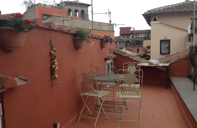 Rome: Romantic penthouse of 700 with wifi, fireplace and a panoramic terrace in the heart of the historic center, near Piazza Navona