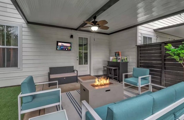 Rooftop, Large Backyard, Fire Pit, Near Downtown Nashville!