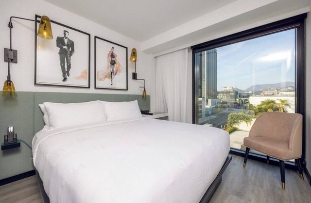 Rooftop Pool & Pet-Friendly Room Near Hollywood’s Best Attractions