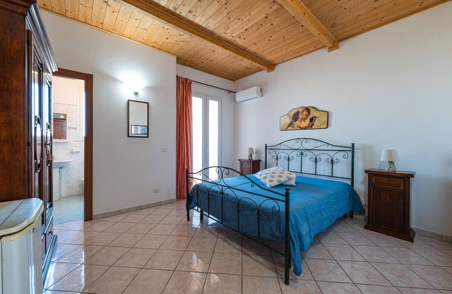 Room 'Angeli Nel Salento - Room 6' with Private Terrace, Wi-Fi and Air Conditioning