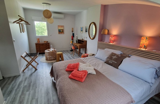 Room 'Hoëdic' with shared terrace, Wi-Fi and air conditioning
